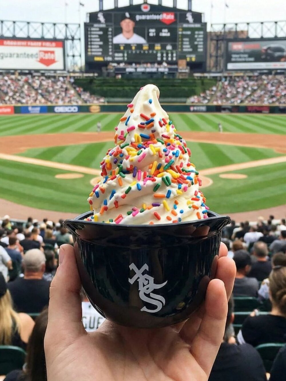 Chicago White Sox Mini Baseball Helmet 8oz Ice Cream Sundae Cup